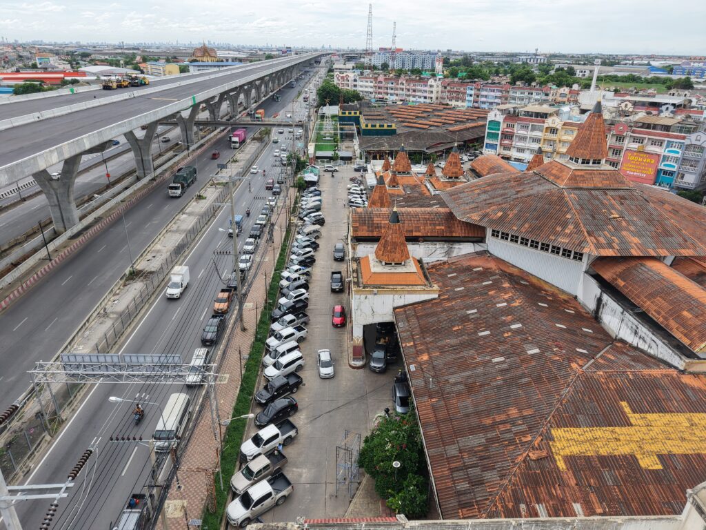 “เจ้าของตลาดมหาชัยเมืองใหม่สั่งด่วน! ‘สุรเดช’ ลุยตรวจปูไข่ล้นกระดอง – คนแห่ซื้อแน่นตลาด!” 30