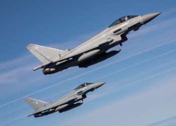 ด่วน! ชายแดนเดือด “กัมพูชายิงจรวดถล่มไทย” – F-16 ขึ้นฟ้า ล้างบางฐานทัพ ศึกช่องอานม้าระอุ!