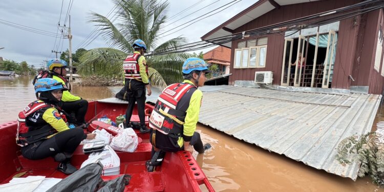 มูลนิธิป่อเต็กตึ๊ง รายงานสถานการณ์และการช่วยเหลือเหตุอุทกภัยน้ำท่วมในพื้นที่ จ.น่าน
