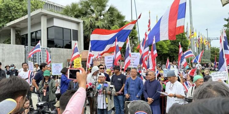 คปท.-กองทัพธรรมบุกสภา คัดค้านนิรโทษกรรมสุดซอย-ร่างกฎหมายสถานบันเทิงครบวงจร 25 คปท.-กองทัพธรรมบุกสภา คัดค้านนิรโทษกรรมสุดซอย-ร่างกฎหมายสถานบันเทิงครบวงจร