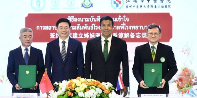 เชื่อมสัมพันธ์พี่น้องทางการแพทย์ รพ.กทม.–ซัวเถา ผนึกกำลังขับเคลื่อนแพทย์แผนจีนดูแลสุขภาพชาวกรุง 25 เชื่อมสัมพันธ์พี่น้องทางการแพทย์ รพ.กทม.–ซัวเถา ผนึกกำลังขับเคลื่อนแพทย์แผนจีนดูแลสุขภาพชาวกรุง