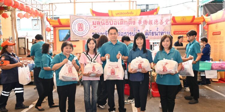 มูลนิธิป่อเต็กตึ๊ง รวมพลัง ! จัดทีมเจ้าหน้าที่-อาสาสมัคร เร่งแพ็กถุงยังชีพฉุกเฉิน ลุยช่วยเหลือชาวน่านในพื้นที่น้ำท่วมในขณะนี้ 25 มูลนิธิป่อเต็กตึ๊ง รวมพลัง ! จัดทีมเจ้าหน้าที่-อาสาสมัคร เร่งแพ็กถุงยังชีพฉุกเฉิน ลุยช่วยเหลือชาวน่านในพื้นที่น้ำท่วมในขณะนี้