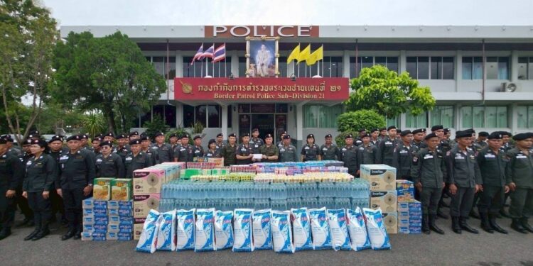 “บิ๊กอ้อ” พล.ต.อ.อัคราเดช พิมลศรี ที่ปรึกษาพิเศษตร. นำคณะเดินทางมาตรวจเยี่ยมบำรุงขวัญข้าราชการตำรวจในสังกัด กก.ตชด.21 ในพื้นที่เสี่ยงภัยจากการสู้รบระหว่างไทย-กัมพูชา