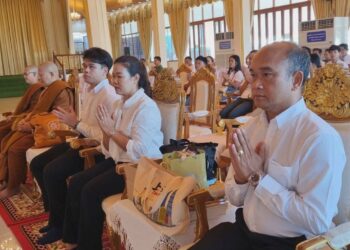 น้ำใจล้น! ครอบครัวสุขยิ่ง มอบข้าวสาร ไข่ไก่-วีลแชร์ สู่ชุมชนลาดกระบัง อุทิศบุญให้บุตร