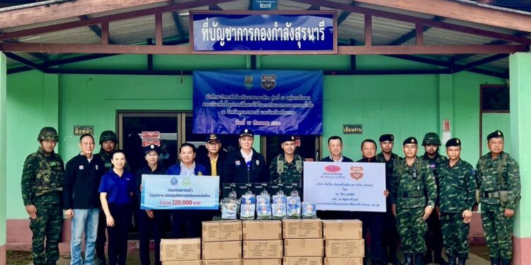 ”วปอ.66 หมู่นกเค้าแมว“ รวมพลังน้ำใจ หนุนกองกำลังสุรนารี ปกป้องผืนแผ่นดินไทย มอบเงิน-เครื่องมือสื่อสาร ย้ำชัด “แนวหลังไม่ทอดทิ้งแนวหน้า” 25 ”วปอ.66 หมู่นกเค้าแมว“ รวมพลังน้ำใจ หนุนกองกำลังสุรนารี ปกป้องผืนแผ่นดินไทย มอบเงิน-เครื่องมือสื่อสาร ย้ำชัด “แนวหลังไม่ทอดทิ้งแนวหน้า”