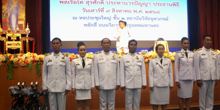 มาดามแอมมี่ รองประธานมูลนิธิบรรเทาภัย..นำทีม สมาชิก บทภ.ปฏิญาณตน เข้าสู่พิธีประดับตำแหน่ง วางแผนยุทธศาสตร์ เพื่อพัฒนาภารกิจ จิตอาสาสมาชิก บทภ.