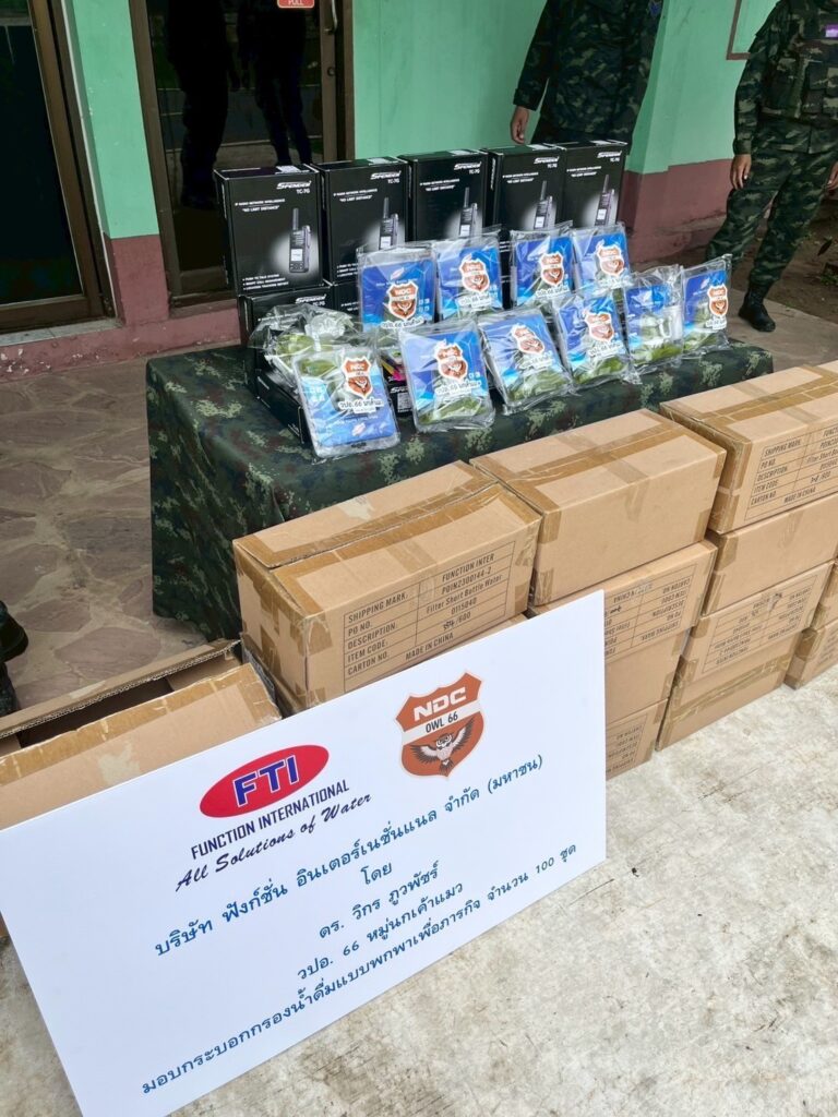 ”วปอ.66 หมู่นกเค้าแมว“ รวมพลังน้ำใจ หนุนกองกำลังสุรนารี ปกป้องผืนแผ่นดินไทย มอบเงิน-เครื่องมือสื่อสาร ย้ำชัด “แนวหลังไม่ทอดทิ้งแนวหน้า” 26