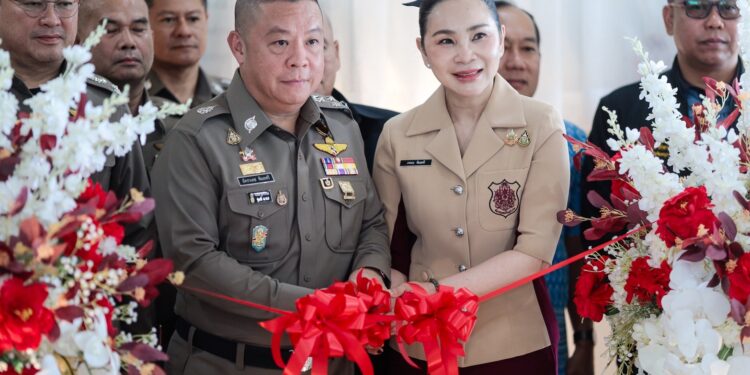 ”บิ๊กอ้อ พล.ต.อ.อัคราเดช” ควงอุปนายกสมาคมแม่บ้านตำรวจฯ เปิดป้าย อาคารพิมลศรี Cop’s Valley view 25 ”บิ๊กอ้อ พล.ต.อ.อัคราเดช” ควงอุปนายกสมาคมแม่บ้านตำรวจฯ เปิดป้าย อาคารพิมลศรี Cop’s Valley view