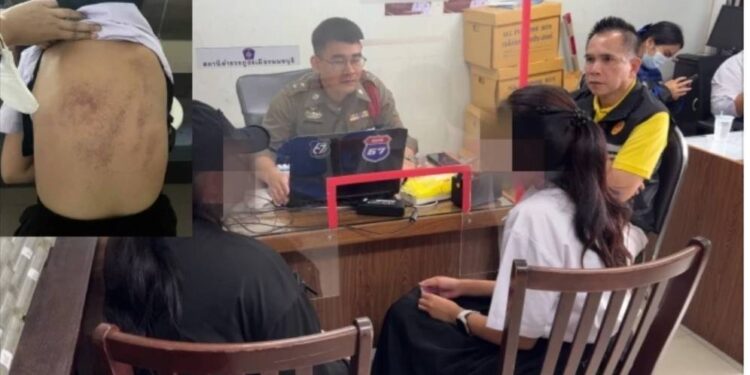 รับน้องโหด! สาวปี1 ร้อง "ดร.แก้ว" ถูกรุ่นพี่ ม.ดังต่อย อก-เตะหลัง ฟกช้ำถ่ายบัตรประชาชนขู่ หากถอนตัวบุกตามทำร้ายถึงบ้านทั้งที่ไม่ใช่กิจกรรมมหาลัย 24 รับน้องโหด! สาวปี1 ร้อง “ดร.แก้ว” ถูกรุ่นพี่ ม.ดังต่อย อก-เตะหลัง ฟกช้ำถ่ายบัตรประชาชนขู่ หากถอนตัวบุกตามทำร้ายถึงบ้านทั้งที่ไม่ใช่กิจกรรมมหาลัย