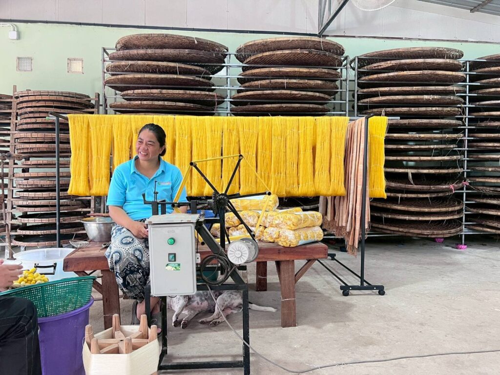 กรมหม่อนไหม หนุน “กลุ่มต้นหม่อนซิลล์” บ้านหัวตะพาน พุทไธสง สร้าง “บุรีรัมย์โมเดล“ ยกระดับคุณค่าผ้าไหมไทย 27