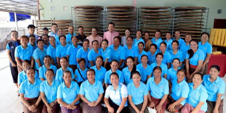 กรมหม่อนไหม หนุน “กลุ่มต้นหม่อนซิลล์” บ้านหัวตะพาน พุทไธสง สร้าง “บุรีรัมย์โมเดล“ ยกระดับคุณค่าผ้าไหมไทย 25 กรมหม่อนไหม หนุน “กลุ่มต้นหม่อนซิลล์” บ้านหัวตะพาน พุทไธสง สร้าง “บุรีรัมย์โมเดล“ ยกระดับคุณค่าผ้าไหมไทย