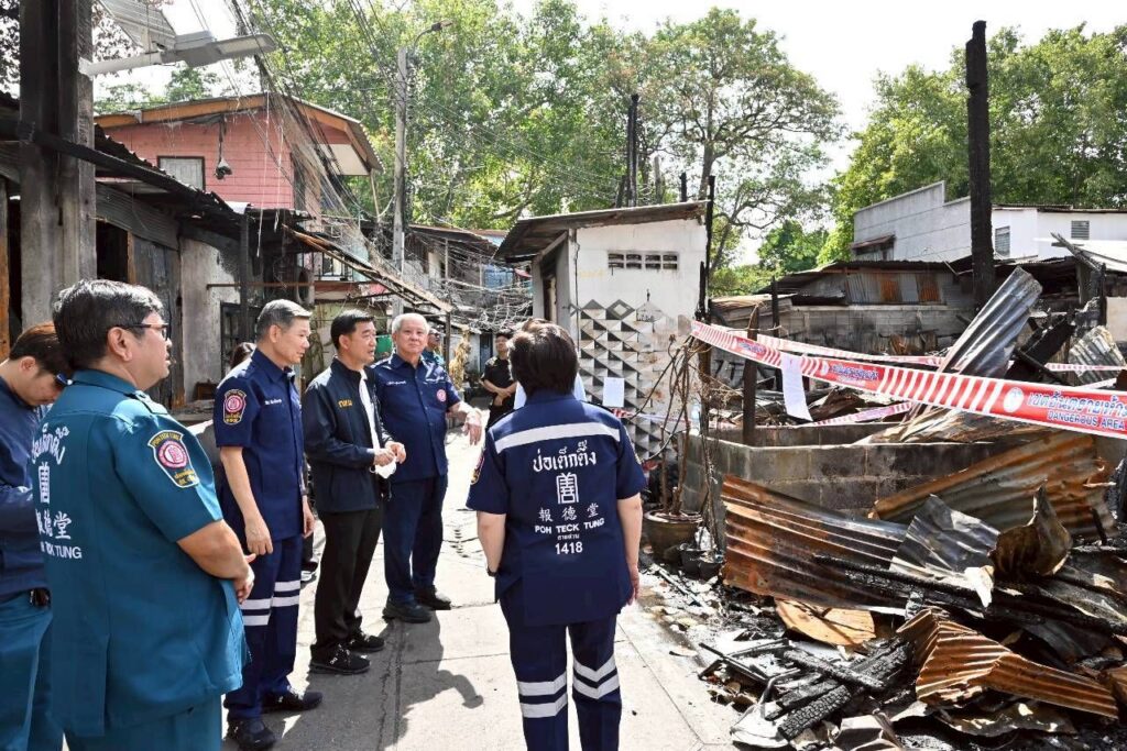 มูลนิธิป่อเต็กตึ๊ง มอบเงินช่วยเหลือพร้อมเครื่องอุปโภคบริโภค บรรเทาทุกข์ผู้ประสบอัคคีภัยชุมชนบ้านครัวใต้ เขตปทุมวัน กรุงเทพฯ 27