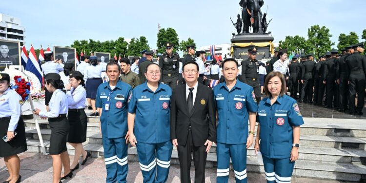 มูลนิธิป่อเต็กตึ๊ง ร่วมพิธีสดุดีวีรกรรมนักรบกล้าและอาลัยประชาชนผู้บริสุทธิ์ที่เสียชีวิตจากเหตุการณ์ความไม่สงบชายแดนไทย - กัมพูชา ณ กองบัญชาการกองทัพไทย เขตหลักสี่ กรุงเทพฯ 25 มูลนิธิป่อเต็กตึ๊ง ร่วมพิธีสดุดีวีรกรรมนักรบกล้าและอาลัยประชาชนผู้บริสุทธิ์ที่เสียชีวิตจากเหตุการณ์ความไม่สงบชายแดนไทย – กัมพูชา ณ กองบัญชาการกองทัพไทย เขตหลักสี่ กรุงเทพฯ