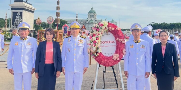 โตโยต้า น้อมรำลึก “พระปิยมหาราช”ร่วมพิธีวางพวงมาลา ณ พระลานพระราชวังดุสิต ถวายสักการะรัชกาลที่ 5 25 โตโยต้า น้อมรำลึก “พระปิยมหาราช”ร่วมพิธีวางพวงมาลา ณ พระลานพระราชวังดุสิต ถวายสักการะรัชกาลที่ 5