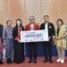 คาราวาน "อีสานสัญจรฯ" เคลื่อนขบวนส่งมอบกำลังใจและสิ่งของบริจาค เยียวยาผู้ประสบภัยชายแดนศรีสะเกษ-สุรินทร์ 25 คาราวาน “อีสานสัญจรฯ” เคลื่อนขบวนส่งมอบกำลังใจและสิ่งของบริจาค เยียวยาผู้ประสบภัยชายแดนศรีสะเกษ-สุรินทร์