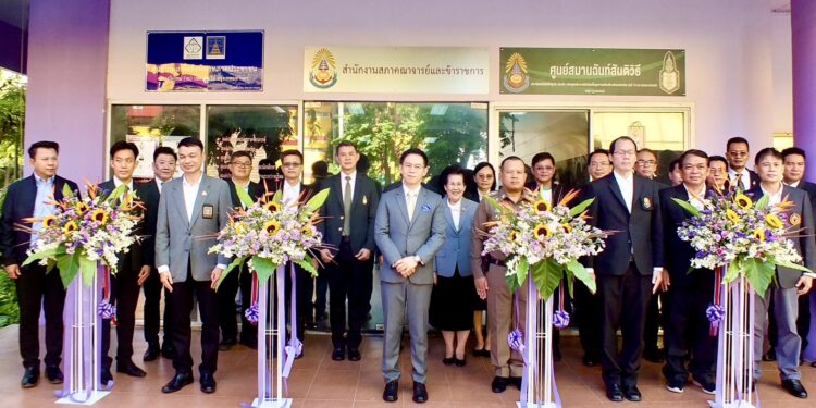 จุดเปลี่ยนสังคม! สถาบันพระปกเกล้า ผลักดันศูนย์สมานฉันท์“ปทุมวัน”สร้างสันติสุข ตอบโจทย์ทางออกความขัดแย้งสังคมไทย 24 จุดเปลี่ยนสังคม! สถาบันพระปกเกล้า ผลักดันศูนย์สมานฉันท์“ปทุมวัน”สร้างสันติสุข ตอบโจทย์ทางออกความขัดแย้งสังคมไทย