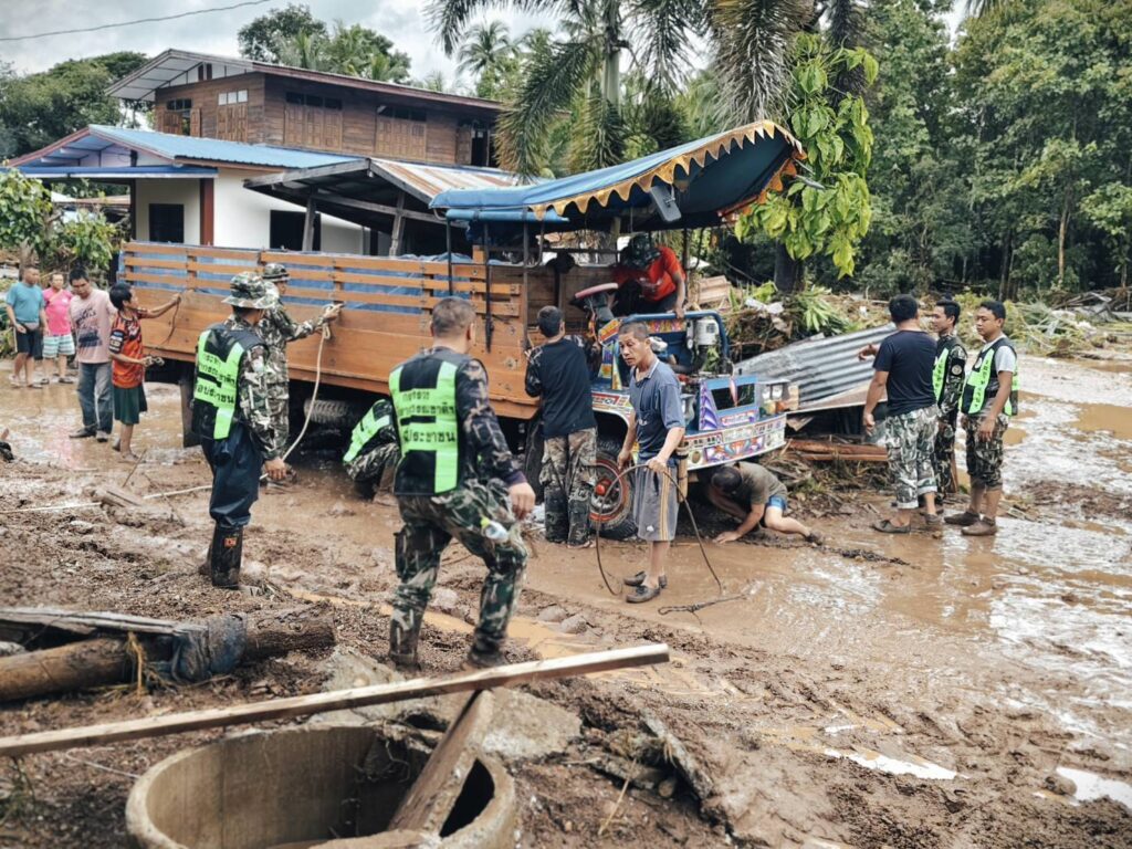 “รองนายกฯ สุชาติ” ห่วงประชาชนพื้นที่น้ำท่วม สั่งการหน่วยงานใน ทส. เร่งเฝ้าระวังสถานการณ์น้ำใกล้ชิด แจ้งเตือนประชาชนอย่างต่อเนื่อง และเตรียมพร้อมให้ความช่วยเหลืออย่างทันท่วงที 26