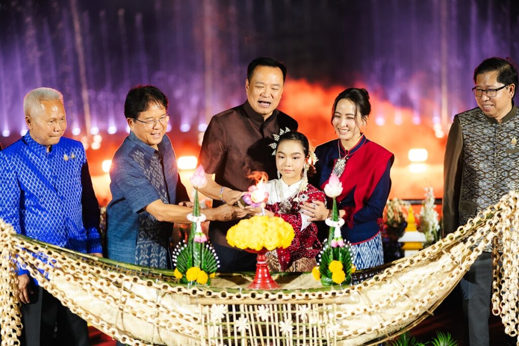 นายกฯ เปิดงานมหกรรมไหลเรือไฟโลกจังหวัดนครพนม ประจำปี 2568ผู้ว่าฯ นครพนม เข้าร่วมโครงการยกระดับเทศกาลเรือไฟไทย สู่เรือไฟโลก 25