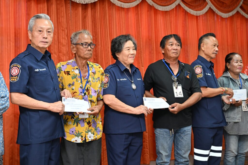 มูลนิธิป่อเต็กตึ๊ง จัดงบฯ กว่า 4.6 แสนบาท ลงพื้นที่จังหวัดอุบลราชธานี ศรีสะเกษ และสุรินทร์ มอบเงินช่วยเหลือกรณีบ้านพังเสียหายทั้งหลังจากเหตุการณ์ปะทะชายแดนไทย-กัมพูชา 26