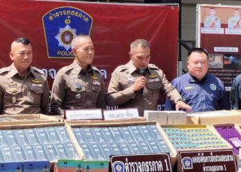 พล.ต.ท.วัฒนา ยี่จีน ผบช.ภ.1 พร้อมคณะฯ ร่วมแถลงผลงาน สืบสวนภาค 1 จับกุมบุหรี่ไฟฟ้าล็อตใหญ่