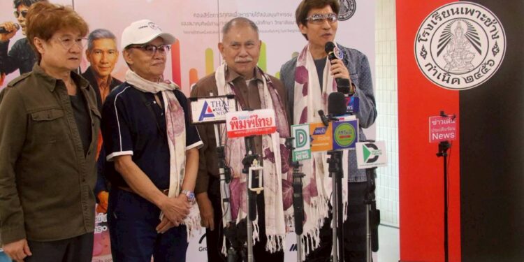 สมาคมศิษย์เก่าเพาะช่าง จัดคอนเสิร์ตการกุศล “คนวาดรูป : วันวาน วันนี้” 24 สมาคมศิษย์เก่าเพาะช่าง จัดคอนเสิร์ตการกุศล “คนวาดรูป : วันวาน วันนี้”