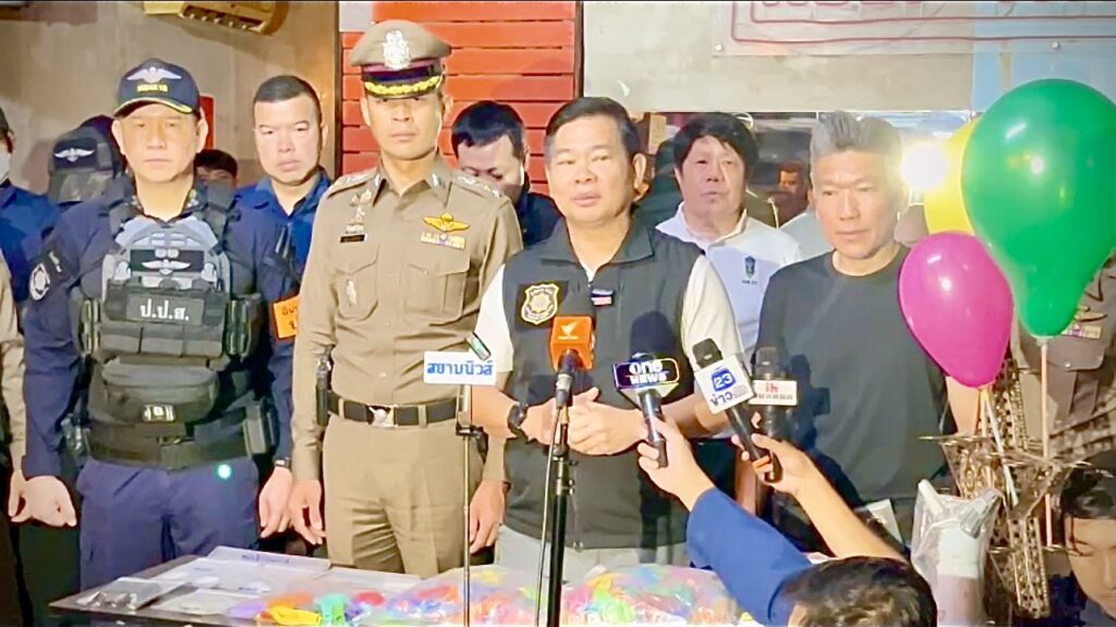 บุกผับดังราชปรารภ! ป.ป.ส.ล้างบาง “ปาร์ตี้โคเคน–แก๊สหัวเราะ” รวบนักค้าชาวไนจีเรียคาร้าน คนตรวจฉี่ม่วง 22 ราย 26