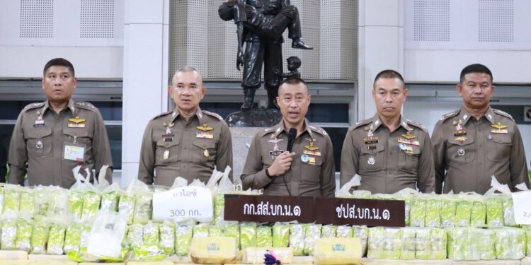 สืบ 1 ไล่ล่ายึดไอซ์ 300 กก.-ยาบ้ากว่า 2 ล้านเม็ด รวบผัวเมียเมียนมา ขนจากภาคเหนือส่งลูกค้าภาคกลาง