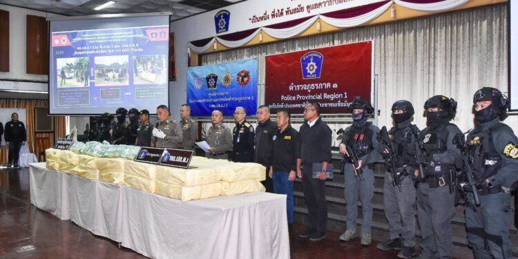 ศอ.ปส.ภ.1 ร่วม สืบภาค 5 ป.ป.ส. ภาค 5 และ 6 ร่วมจับกุมรถขนผักลำเลียงไอซ์ จำนวน 34 กระสอบ น้ำหนักรวมกว่า 600 กิโลกรัม