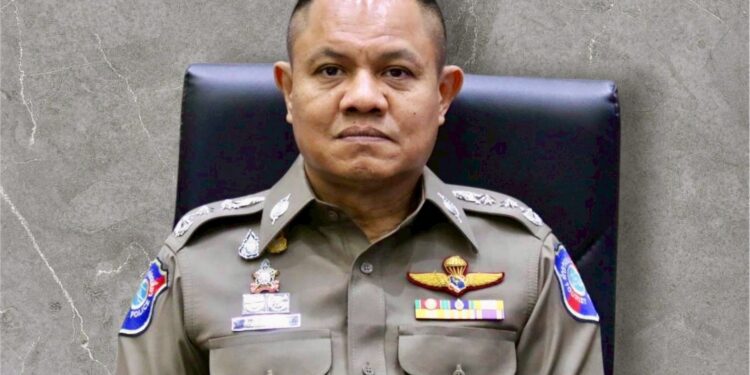 "บิ๊กเผือก" ผบช.ทท. กำชับภารกิจเร่งด่วน นำสิ่งของอุปโภค บริโภคมอบแก่ผู้ประสบอุทกภัยในพื้นที่ จ.สงขลา 24 “บิ๊กเผือก” ผบช.ทท. กำชับภารกิจเร่งด่วน นำสิ่งของอุปโภค บริโภคมอบแก่ผู้ประสบอุทกภัยในพื้นที่ จ.สงขลา
