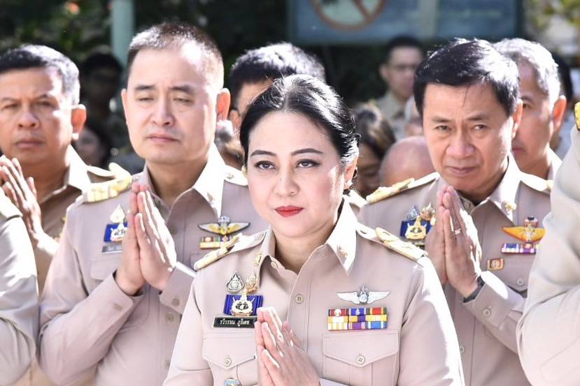 “ดร.รวีวรรณ” เข้ารับตำแหน่ง ปลัด ทส. วันแรก สักการะสิ่งศักดิ์สิทธิ์ ผู้บริหาร - เจ้าหน้าที่ต้อนรับอบอุ่น ย้ำหลักการทำงาน “โปร่งใส เป็นธรรม ใช้ข้อมูลเชิงประจักษ์ คำนึงถึงประชาชนเป็นสำคัญ” 30