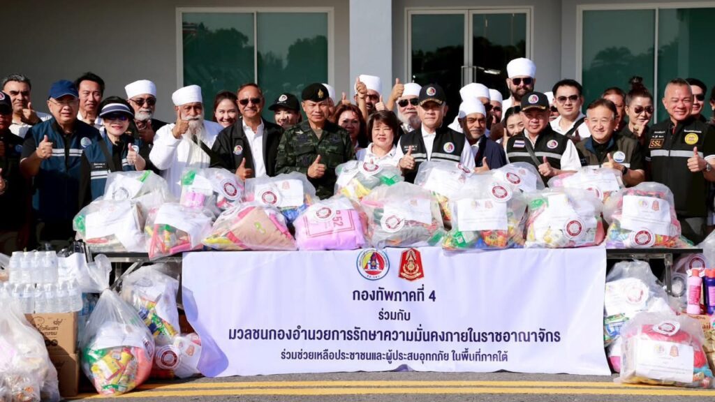 หาดใหญ่ได้หายใจ! กอ.รมน.จับมือเครือข่ายใหญ่ ขนสิ่ของ 1,100 ชุด ลงใต้เยียวยาช่วยเหลือ ช่วยผู้ประสบอุทกภัยครั้งใหญ่ ไม่ปล่อยให้ประชาชนสู้ลำพังแม้เพียงวันเดียว 28