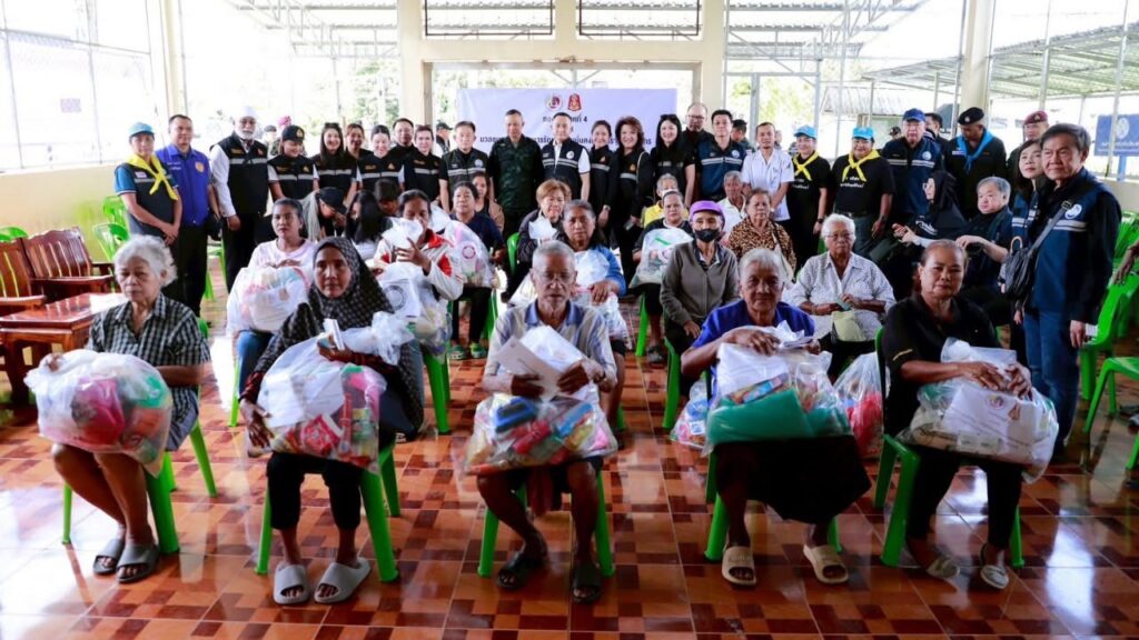 หาดใหญ่ได้หายใจ! กอ.รมน.จับมือเครือข่ายใหญ่ ขนสิ่ของ 1,100 ชุด ลงใต้เยียวยาช่วยเหลือ ช่วยผู้ประสบอุทกภัยครั้งใหญ่ ไม่ปล่อยให้ประชาชนสู้ลำพังแม้เพียงวันเดียว 27