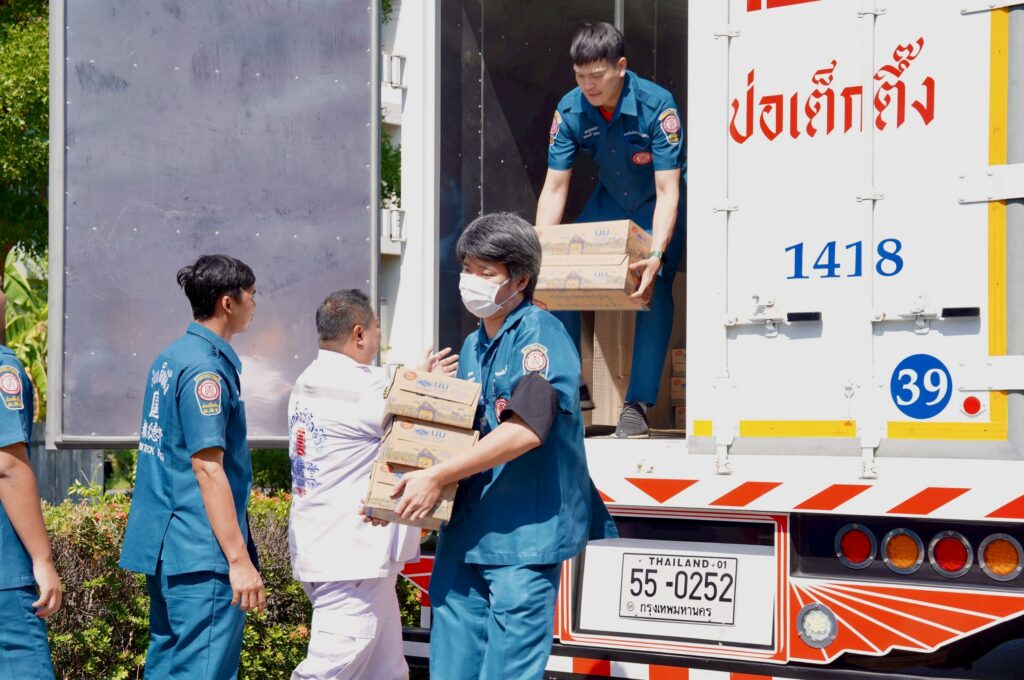 มูลนิธิป่อเต็กตึ๊ง ส่งต่อธารน้ำใจ บจก.คันทรีเฟรชแดรี่ มอบนมยูเอชที แก่ผู้ยากไร้ในสถานสงเคราะห์ 5 จังหวัด รวม 27 แห่ง รวม 33,600 กล่อง 28