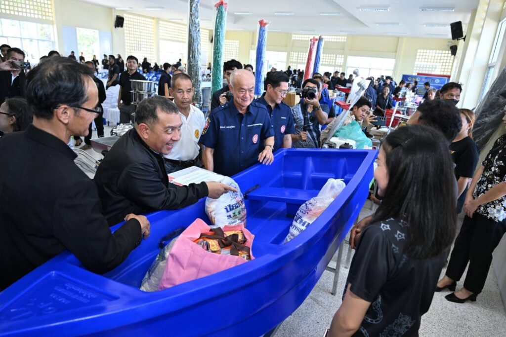 มูลนิธิป่อเต็กตึ๊ง เดินสายสร้างอาชีพ สร้างชีวิตอย่างยั่งยืนต่อเนื่อง มอบอุปกรณ์ประกอบอาชีพ ให้แก่ครัวเรือนยากจนในพื้นที่จ.สุราษฎร์ธานี 27