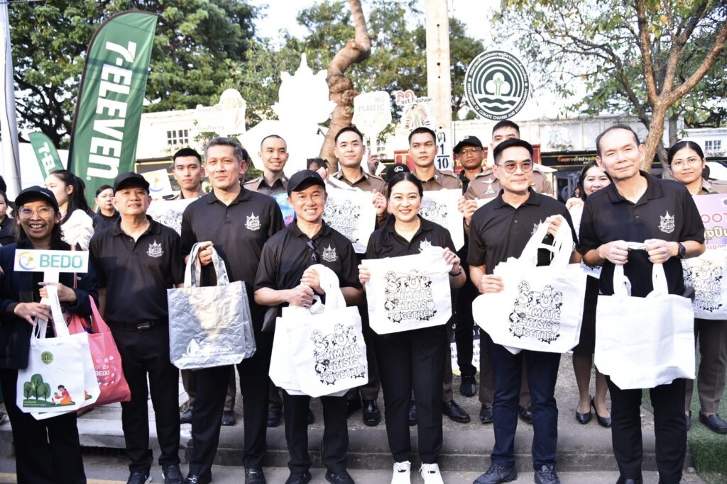 ดร.รวีวรรณ ปลัดกระทรวงฯ นำทีม ทส. ชวนประชาชนพกถุงผ้า ลดใช้ถุงพลาสติก ในงานกาชาด ปี 2568 31