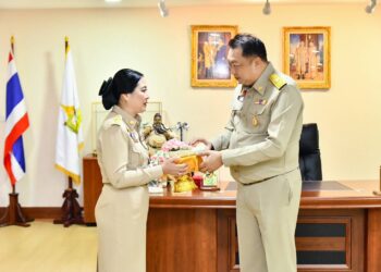 “ดร.รวีวรรณ” เข้ารับตำแหน่ง ปลัด ทส. วันแรก สักการะสิ่งศักดิ์สิทธิ์ ผู้บริหาร – เจ้าหน้าที่ต้อนรับอบอุ่น ย้ำหลักการทำงาน “โปร่งใส เป็นธรรม ใช้ข้อมูลเชิงประจักษ์ คำนึงถึงประชาชนเป็นสำคัญ”