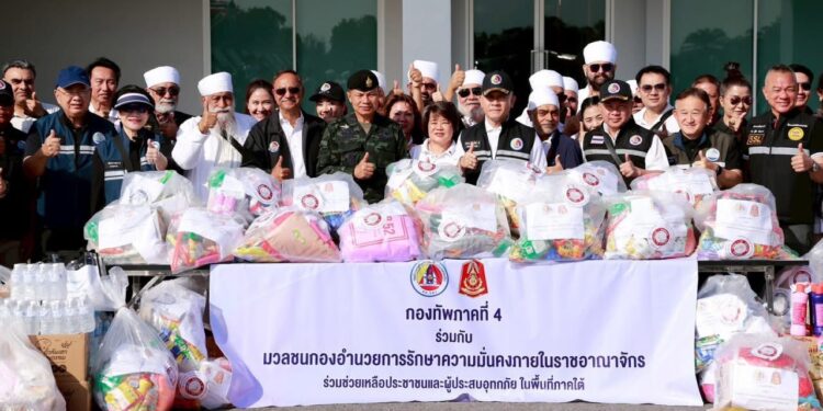 หาดใหญ่ได้หายใจ! กอ.รมน.จับมือเครือข่ายใหญ่ ขนสิ่ของ 1,100 ชุด ลงใต้เยียวยาช่วยเหลือ ช่วยผู้ประสบอุทกภัยครั้งใหญ่ ไม่ปล่อยให้ประชาชนสู้ลำพังแม้เพียงวันเดียว 24 หาดใหญ่ได้หายใจ! กอ.รมน.จับมือเครือข่ายใหญ่ ขนสิ่ของ 1,100 ชุด ลงใต้เยียวยาช่วยเหลือ ช่วยผู้ประสบอุทกภัยครั้งใหญ่ ไม่ปล่อยให้ประชาชนสู้ลำพังแม้เพียงวันเดียว