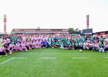 “คู่–คี่ พี่น้อง 4 ส.” ระเบิดศึกมิตรภาพ! รวมรุ่น 1–15 สนามเมืองทองลุกเป็นไฟ แข่งมันส์ 4 ควอเตอร์–เสมอ 3–3 ปิดท้ายแชร์บอลสุดฮา
