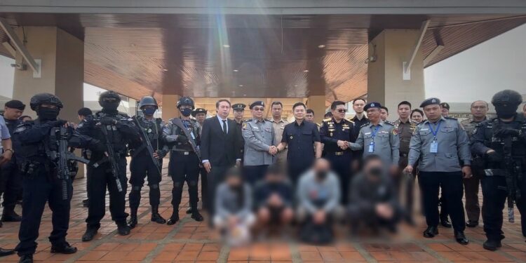 เลขาฯ ป.ป.ส. บินฟ้าผ่า! รับตัว 4 คนไทยหนีหมายจับจากเมียนมา พัวพันแก๊งยา–ฉ้อโกง ข้ามแดนไม่รอด 25 เลขาฯ ป.ป.ส. บินฟ้าผ่า! รับตัว 4 คนไทยหนีหมายจับจากเมียนมา พัวพันแก๊งยา–ฉ้อโกง ข้ามแดนไม่รอด