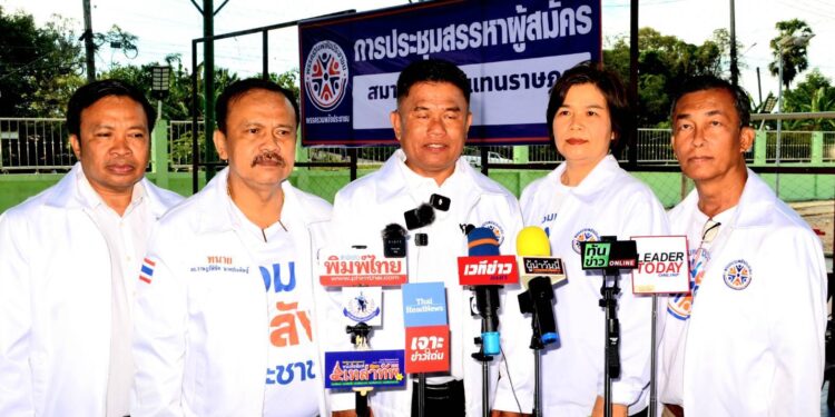 พรรครวมพลังประชาชนจัดประชุมใหญ่ เลือก “อภิวิชญญ์” นั่งหัวหน้าพรรค ชูนโยบาย "สร้างงาน สร้างอาชีพ และยกระดับคุณภาพชีวิตสตรี" มุ่งสร้างครอบครัวไทยให้แข็งแกร่ง 25 พรรครวมพลังประชาชนจัดประชุมใหญ่ เลือก “อภิวิชญญ์” นั่งหัวหน้าพรรค ชูนโยบาย “สร้างงาน สร้างอาชีพ และยกระดับคุณภาพชีวิตสตรี” มุ่งสร้างครอบครัวไทยให้แข็งแกร่ง