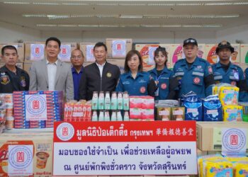 มูลนิธิป่อเต็กตึ๊ง ลงพื้นที่ส่งต่อกำลังใจ ยกทัพสิ่งของเครื่องใช้จำเป็น ฯลฯ มอบให้แก่ผู้อพยพ จากสถานการณ์ชายแดนไทย-กัมพูชา ณ ศูนย์พักพิงชั่วคราวในพื้นที่จังหวัดสุรินทร์ บุรีรัมย์ ศรีสะเกษ และอุบลราชธานี พร้อมมอบเงิน-กระเช้าเยี่ยมเยียนให้แก่คุณแม่พลทหารที่พักรักษาตัวที่โรงพยาบาล รวมมูลค่ากว่า 2.5 ล้านบาท