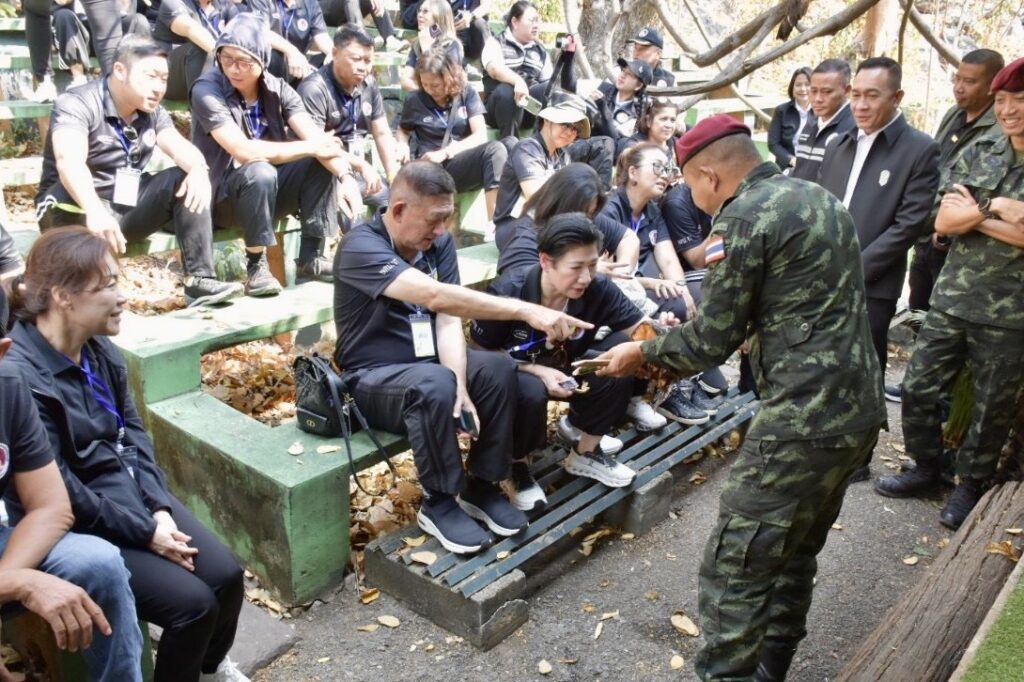 จากหอสูงสู่โคกหนองนา! กอ.รมน. นำผู้นำแนวหน้า พคบ.17 ลงสนามจริง ทดสอบใจเชื่อมกองทัพ รับมือภัยความมั่นคง 28