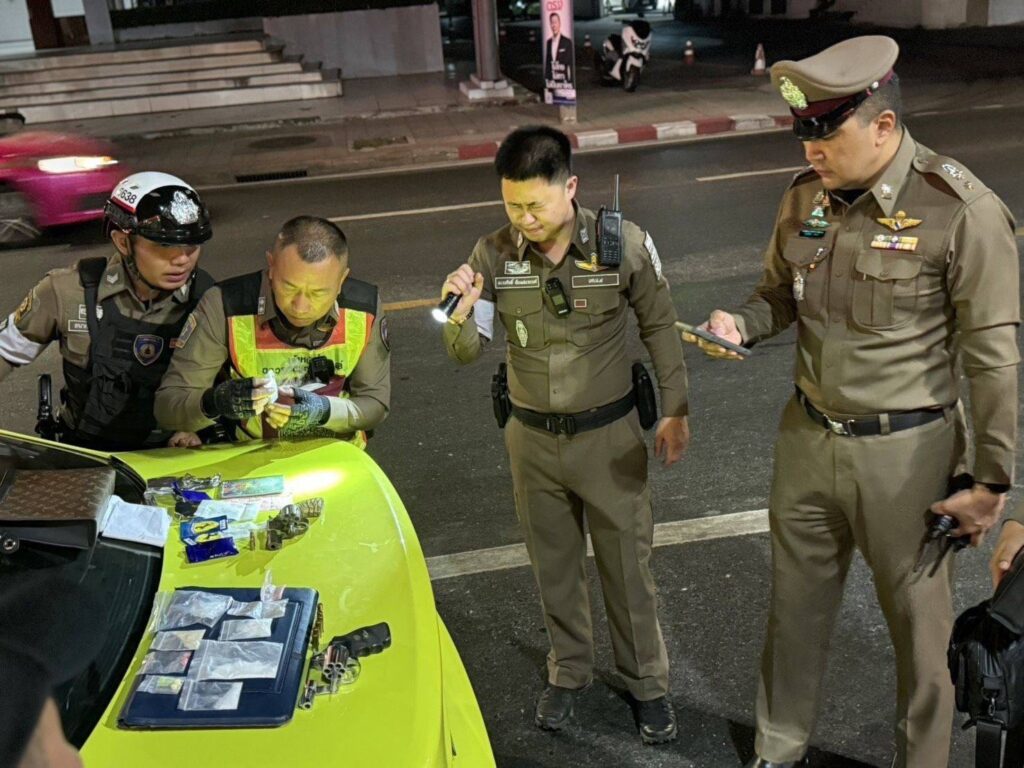 ด่านจราจรไม่ใช่แค่เป่าเมา!ผอ.ศจร.ตร. ชื่นชม จราจร สน.วังทองหลาง สกัดปืน–ยาเสพติด ก่อนถึงมืออาชญากร 28