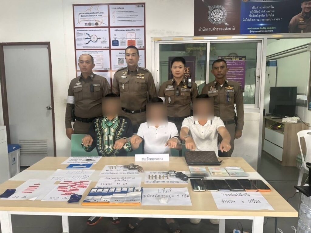 ด่านจราจรไม่ใช่แค่เป่าเมา!ผอ.ศจร.ตร. ชื่นชม จราจร สน.วังทองหลาง สกัดปืน–ยาเสพติด ก่อนถึงมืออาชญากร 26
