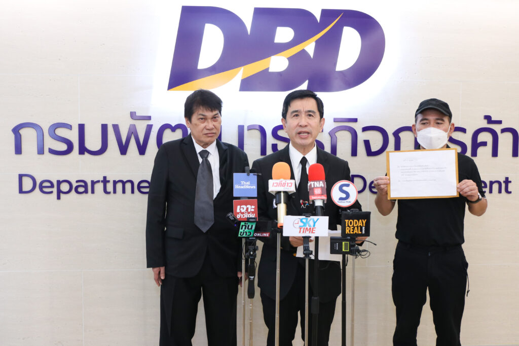 "เสี่ยโก้" นายก่อเกียรติ พาณิชยารมณ์ โปรโมเตอร์รางวัลยอดเยี่ยมเอเชีย 3 สถาบันบุกกระทรวงพาณิชย์ ร้องขอถอดถอนและยกเลิกทะเบียนพาณิชย์ "บ.แพลนบี" เพราะใช้เอกสารการยื่นจดทะเบียนเป็นเอกสารเท็จเกือบทั้งหมด 31
