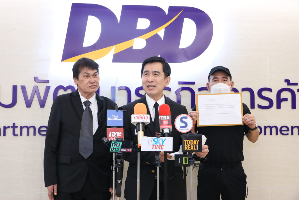 "เสี่ยโก้" นายก่อเกียรติ พาณิชยารมณ์ โปรโมเตอร์รางวัลยอดเยี่ยมเอเชีย 3 สถาบันบุกกระทรวงพาณิชย์ ร้องขอถอดถอนและยกเลิกทะเบียนพาณิชย์ "บ.แพลนบี" เพราะใช้เอกสารการยื่นจดทะเบียนเป็นเอกสารเท็จเกือบทั้งหมด 30