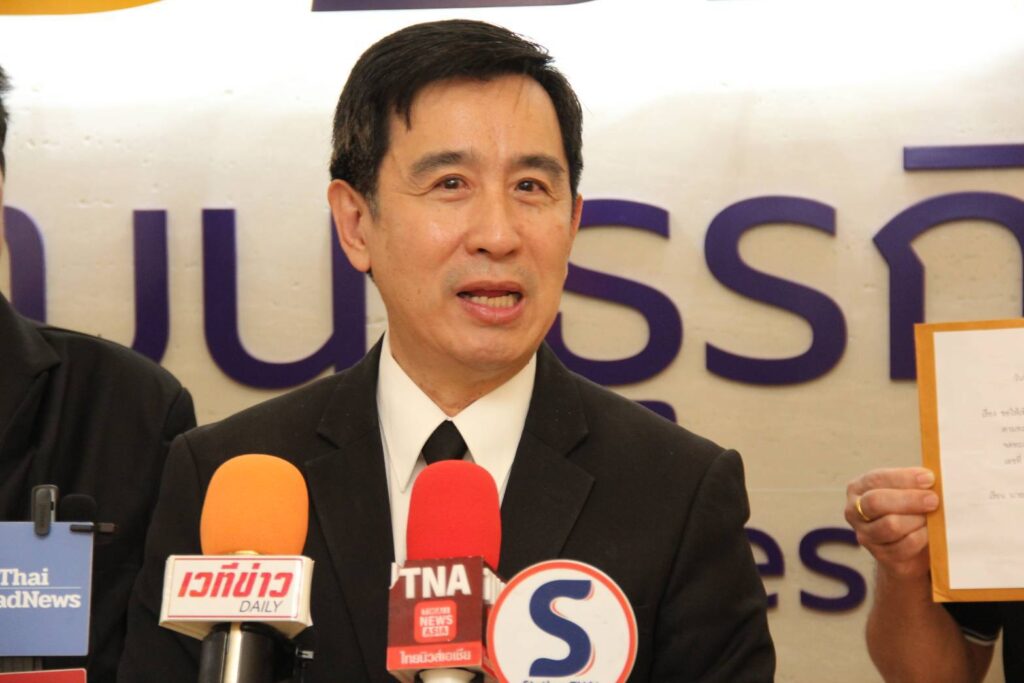 "เสี่ยโก้" นายก่อเกียรติ พาณิชยารมณ์ โปรโมเตอร์รางวัลยอดเยี่ยมเอเชีย 3 สถาบันบุกกระทรวงพาณิชย์ ร้องขอถอดถอนและยกเลิกทะเบียนพาณิชย์ "บ.แพลนบี" เพราะใช้เอกสารการยื่นจดทะเบียนเป็นเอกสารเท็จเกือบทั้งหมด 28