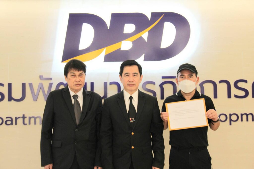 "เสี่ยโก้" นายก่อเกียรติ พาณิชยารมณ์ โปรโมเตอร์รางวัลยอดเยี่ยมเอเชีย 3 สถาบันบุกกระทรวงพาณิชย์ ร้องขอถอดถอนและยกเลิกทะเบียนพาณิชย์ "บ.แพลนบี" เพราะใช้เอกสารการยื่นจดทะเบียนเป็นเอกสารเท็จเกือบทั้งหมด 26