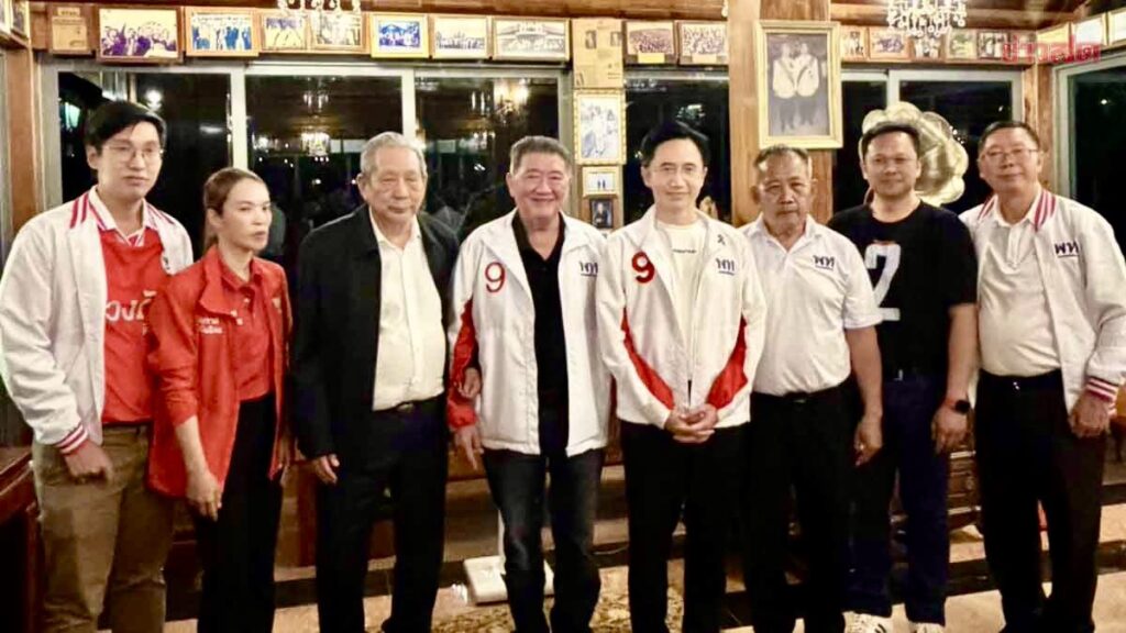 ชื่นมื่นหลังเวทีหาเสียง “ยศชนัน” นำทีมเพื่อไทย ร่วมโต๊ะดินเนอร์ “พินิจ จารุสมบัติ” สะท้อนเกมการเมืองเข้มข้น 26
