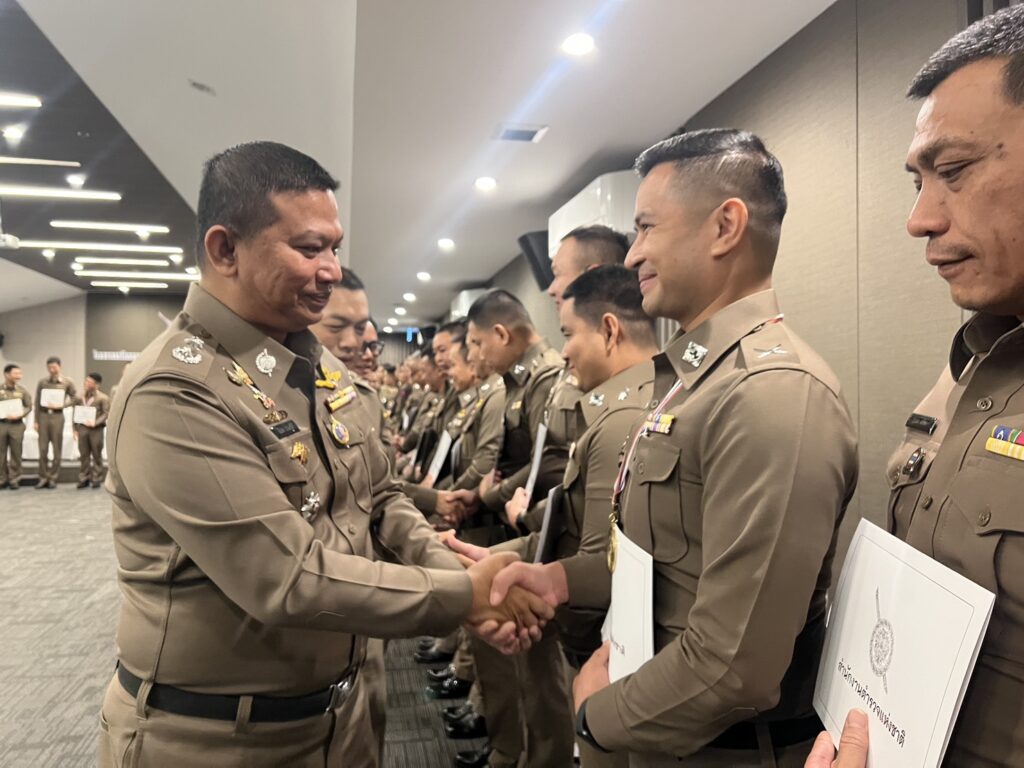 บช.น.ปั้น “ครูตำรวจ D.A.R.E.” รุ่น 264 เสริมเกราะเยาวชน สกัดยาเสพติดเชิงรุกถึงรั้วโรงเรียน 28